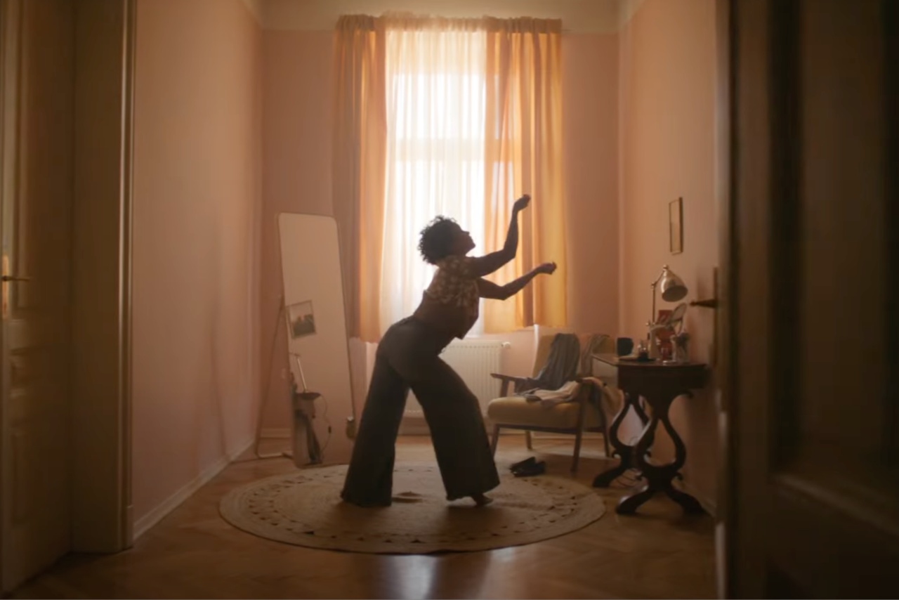 Woman dancing 