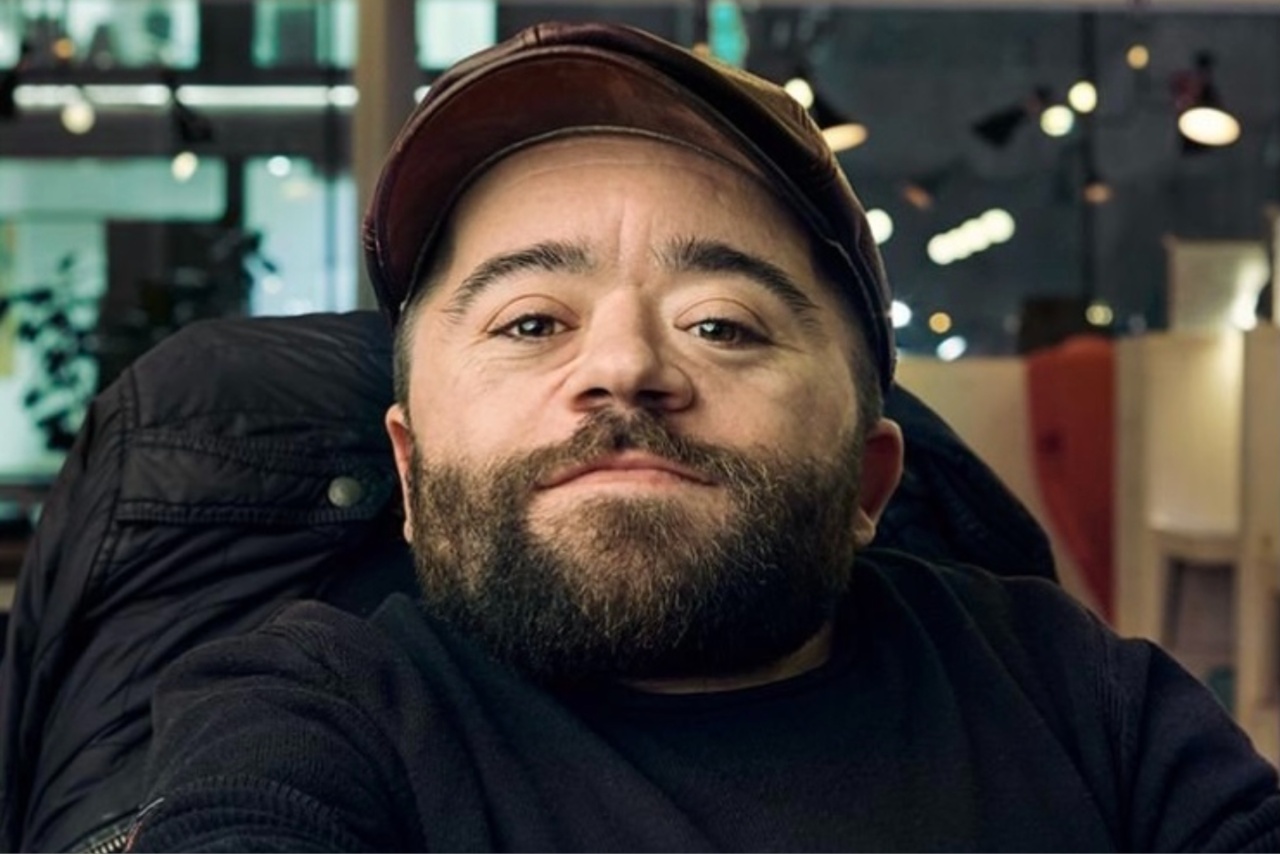 Headshot of Dom Hyams