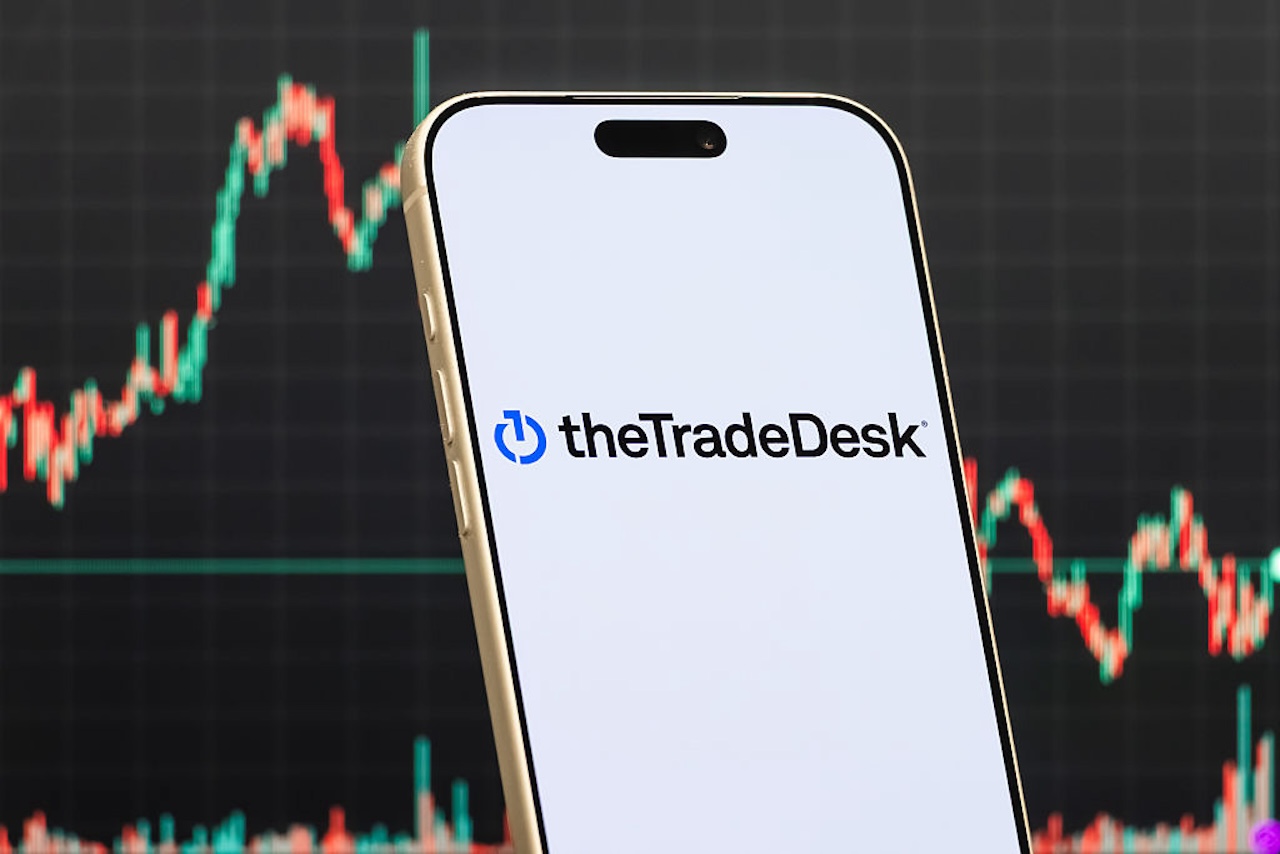 The Trade Desk logo on a smartphone in front of a finance-type graph background (©GettyImages)