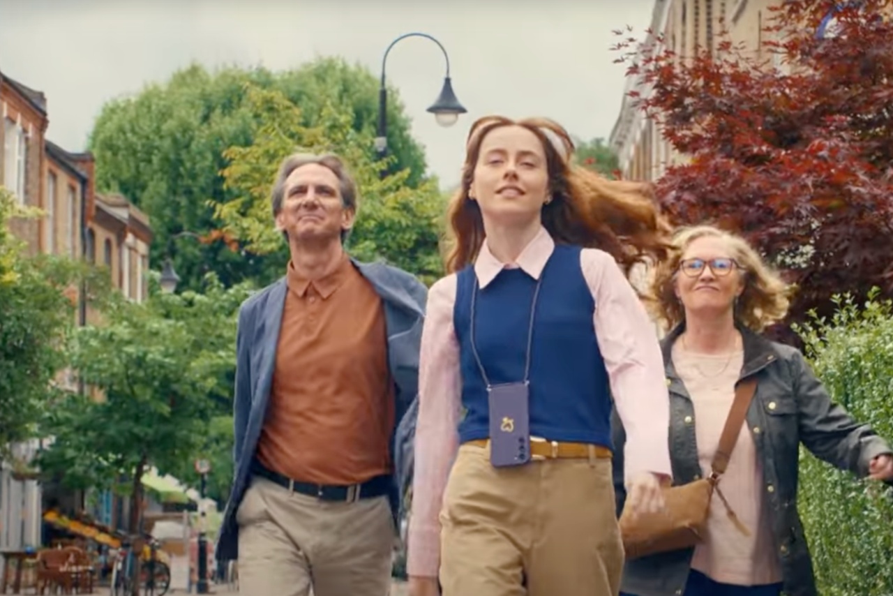 NatWest ad of people walking down the street